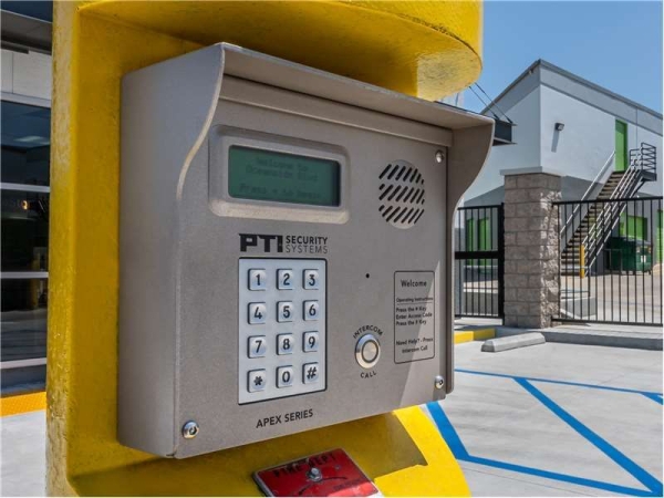 Facility photo: //images.sparefoot.com/medium/229028699433b19f276.jpg