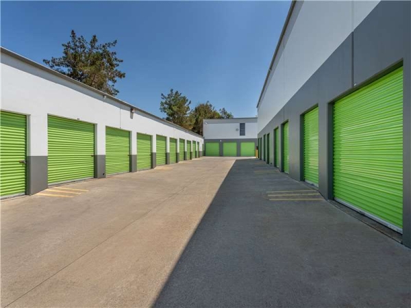 Facility photo: //images.sparefoot.com/medium/229028699433b36ef93.jpg