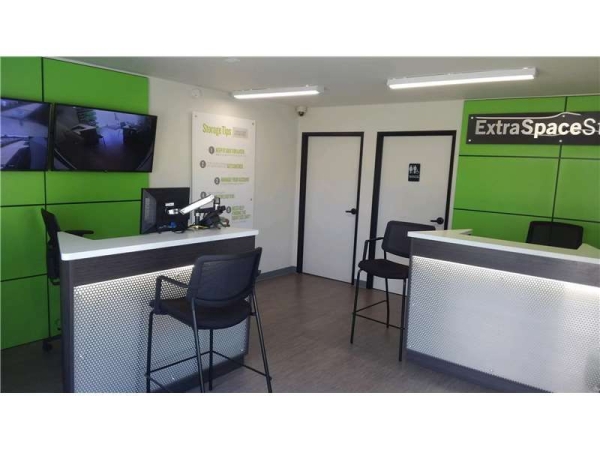 Facility photo: //images.sparefoot.com/medium/2290426994331ad587d.jpg