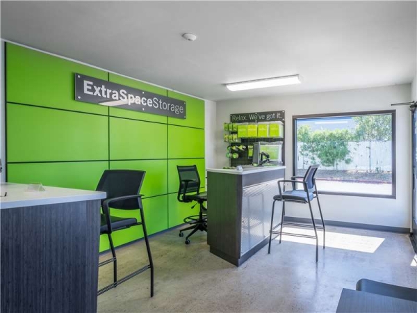 Facility photo: //images.sparefoot.com/medium/22904369943315eb8b1.jpg