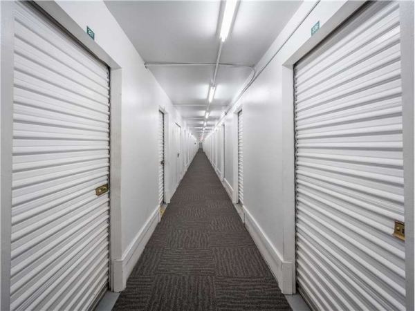 Facility photo: //images.sparefoot.com/medium/229043699433178a2b9.jpg