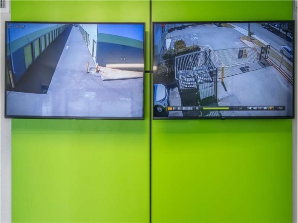 Facility photo: //images.sparefoot.com/medium/229043699433195b323.jpg