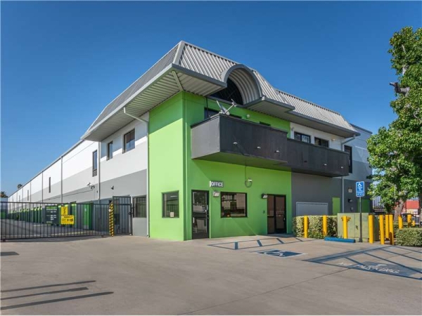 Facility photo: //images.sparefoot.com/medium/229046699433860ac33.jpg