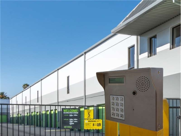 Facility photo: //images.sparefoot.com/medium/2290466994338700592.jpg