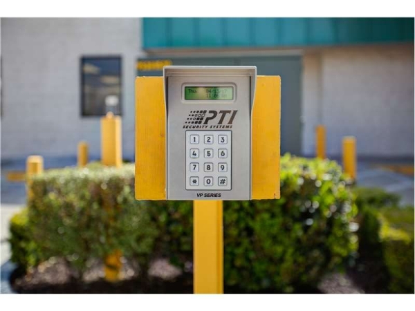 Facility photo: //images.sparefoot.com/medium/22904769943311ce08f.jpg