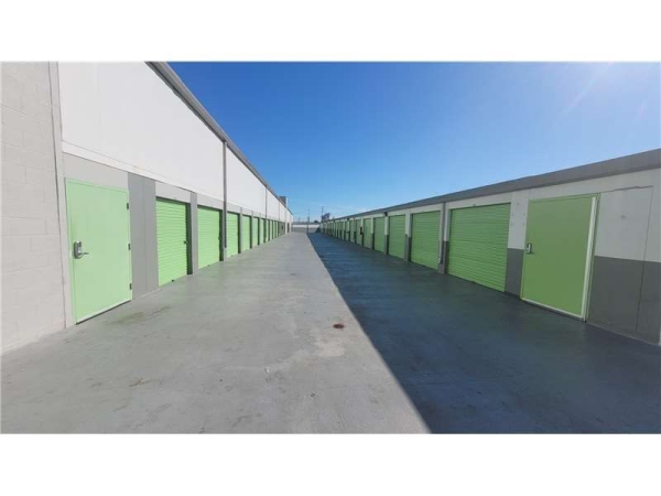 Facility photo: //images.sparefoot.com/medium/229047699433139788f.jpg