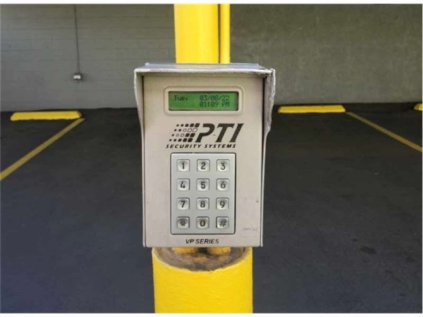 Facility photo: //images.sparefoot.com/medium/22904869943317ea5ed.jpg