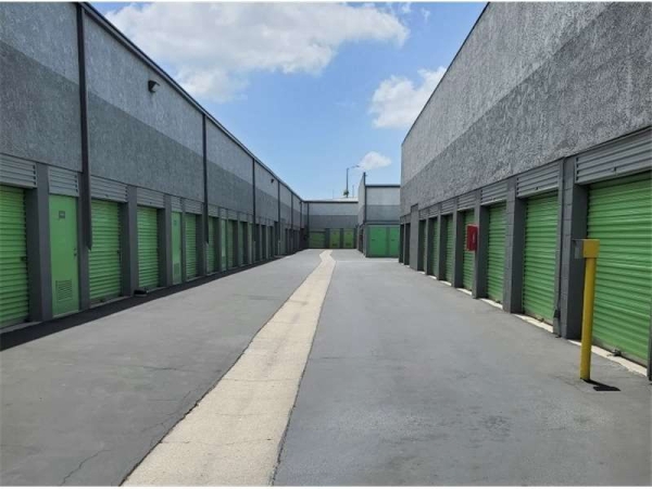 Facility photo: //images.sparefoot.com/medium/229048699433195e0e5.jpg