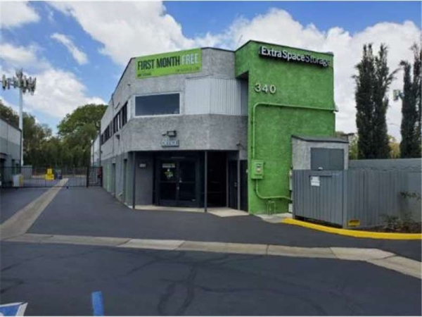 Facility photo: //images.sparefoot.com/medium/2290486994331adb7e1.jpg