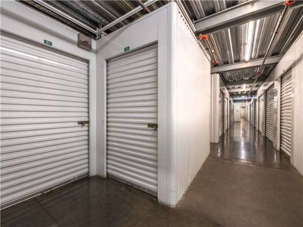 Facility photo: //images.sparefoot.com/medium/229051699433da3011c.jpg