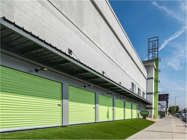 Facility photo: //images.sparefoot.com/medium/229051699433db131e7.jpg