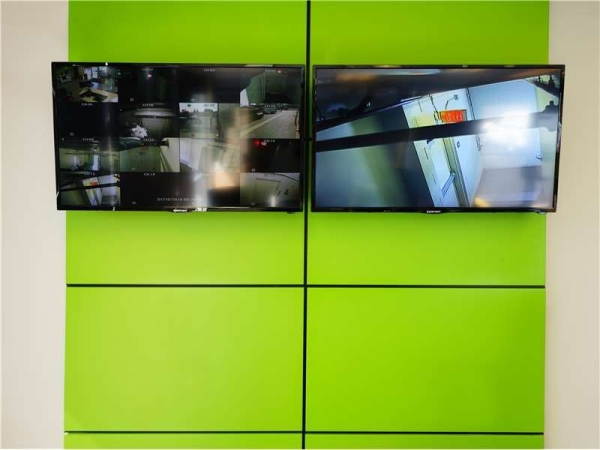 Facility photo: //images.sparefoot.com/medium/229051699433dc0cfa1.jpg