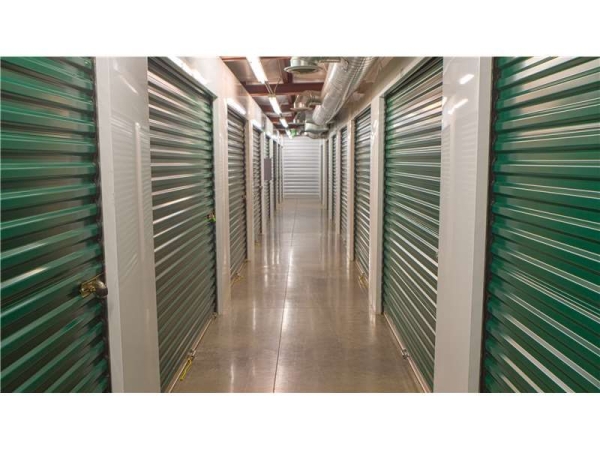 Facility photo: //images.sparefoot.com/medium/2290546994333ebe174.jpg