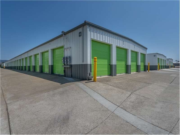 Facility photo: //images.sparefoot.com/medium/229056699433a2d2ae1.jpg