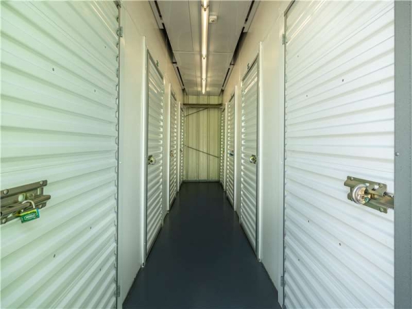 Facility photo: //images.sparefoot.com/medium/229056699433a38c0c7.jpg