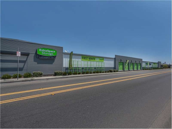 Facility photo: //images.sparefoot.com/medium/229056699433a4328da.jpg