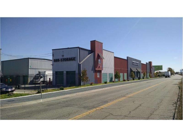 Facility photo: //images.sparefoot.com/medium/2290576994333ec941f.jpg