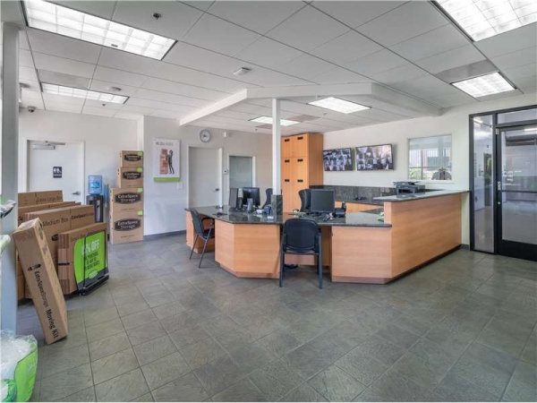 Facility photo: //images.sparefoot.com/medium/2290656994337c5a32d.jpg