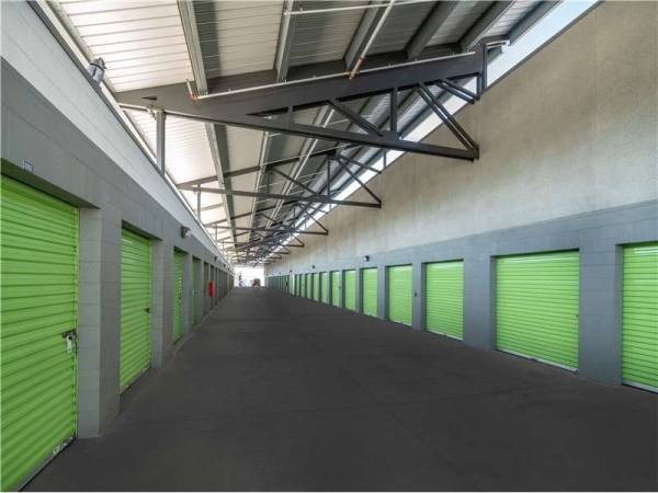 Facility photo: //images.sparefoot.com/medium/2290736994333982db2.jpg