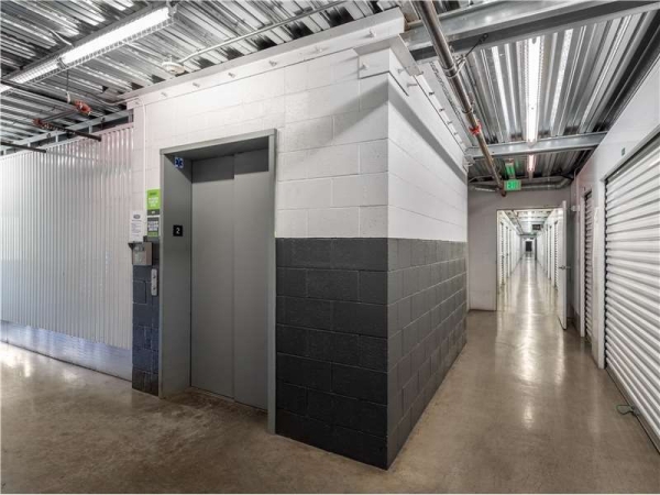 Facility photo: //images.sparefoot.com/medium/2290736994333a83892.jpg