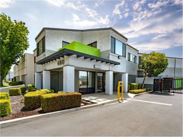 Facility photo: //images.sparefoot.com/medium/229088699433c450bc4.jpg