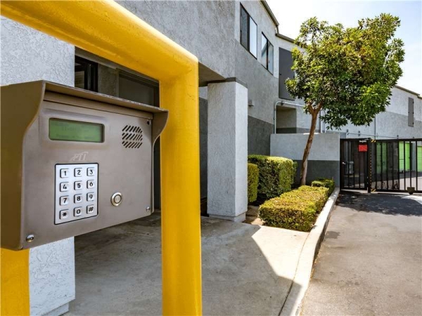 Facility photo: //images.sparefoot.com/medium/229088699433c52c9bf.jpg