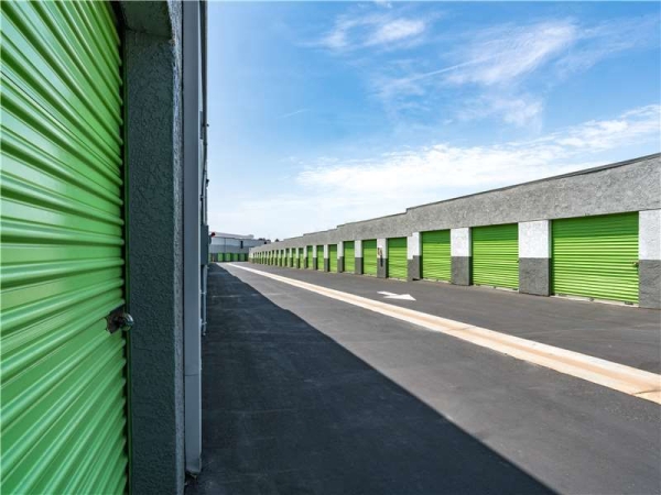 Facility photo: //images.sparefoot.com/medium/229088699433c6b8606.jpg