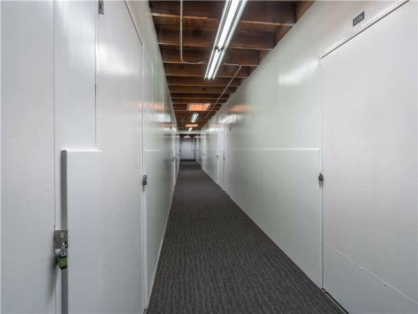 Facility photo: //images.sparefoot.com/medium/229088699433c7a6e35.jpg