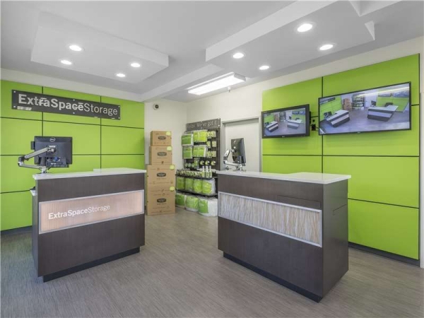 Facility photo: //images.sparefoot.com/medium/229094699433f729e2d.jpg