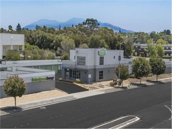 Facility photo: //images.sparefoot.com/medium/229094699433f9a28d5.jpg