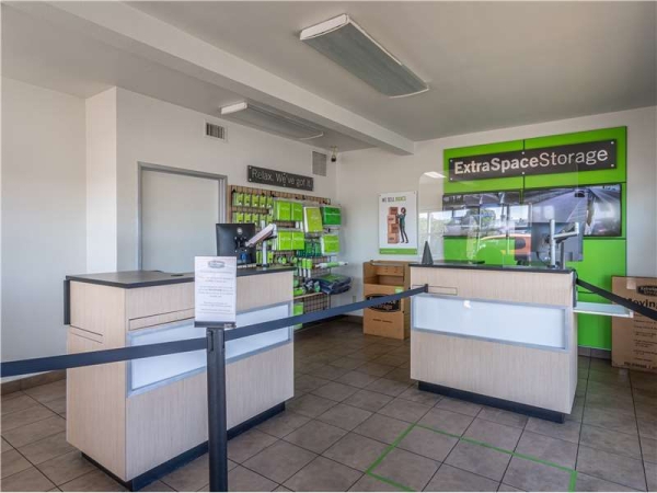 Facility photo: //images.sparefoot.com/medium/229095699433fb141fb.jpg