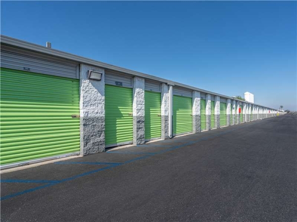 Facility photo: //images.sparefoot.com/medium/229095699433fbd1ccb.jpg