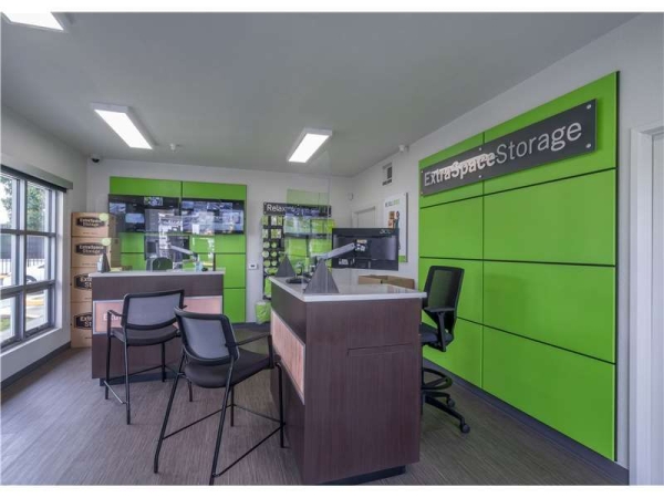 Facility photo: //images.sparefoot.com/medium/229097699434008b608.jpg