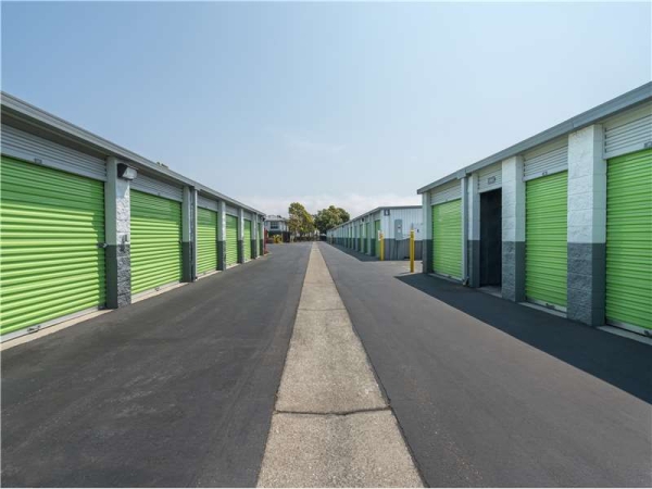 Facility photo: //images.sparefoot.com/medium/229098699433d71cab8.jpg