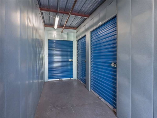 Facility photo: //images.sparefoot.com/medium/229098699433d8077f9.jpg