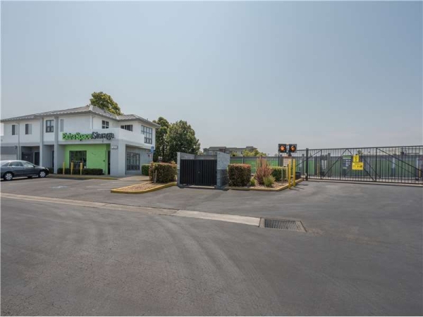 Facility photo: //images.sparefoot.com/medium/229098699433d8d8c45.jpg