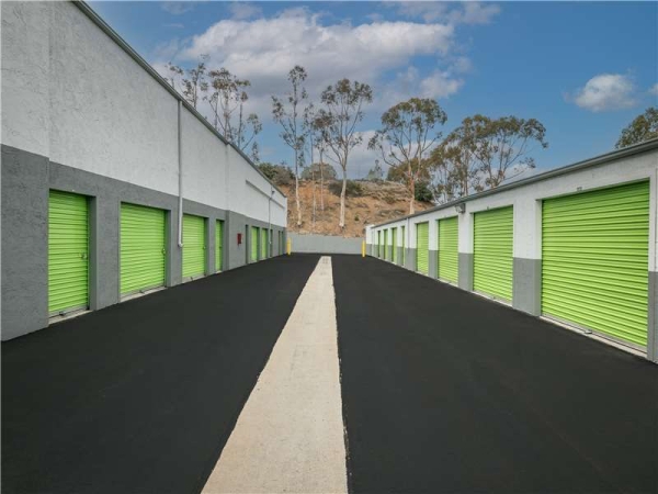 Storage Units at Extra Space Storage - 1533 - San Diego - 3808 Cedar St - 3808 Cedar Street