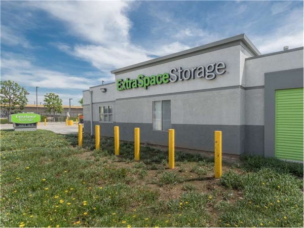 Facility photo: //images.sparefoot.com/medium/229100699433f6546bb.jpg