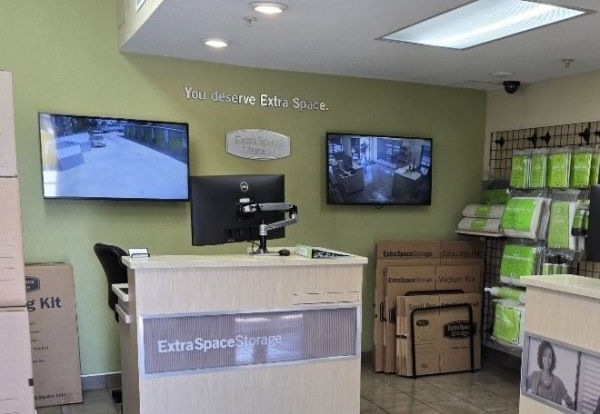 Facility photo: //images.sparefoot.com/medium/229100699433f72f2e9.jpg