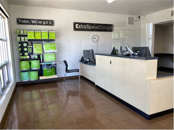 Facility photo: //images.sparefoot.com/medium/22910169943405e87d7.jpg