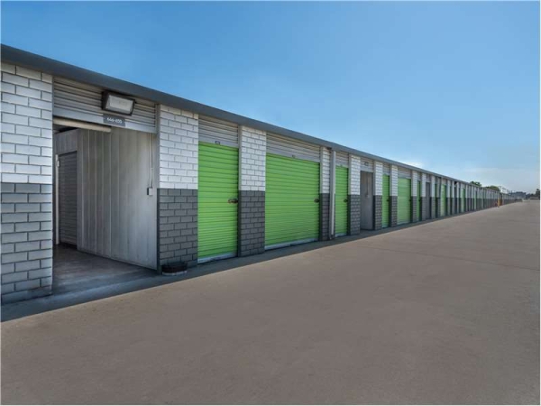 Facility photo: //images.sparefoot.com/medium/22910169943406b2c14.jpg