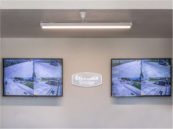 Facility photo: //images.sparefoot.com/medium/22910169943408f1140.jpg