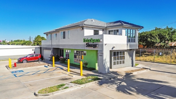 Facility photo: //images.sparefoot.com/medium/229102699433adf41ab.jpg