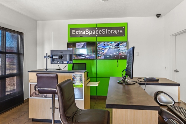 Facility photo: //images.sparefoot.com/medium/229102699433afce283.jpg