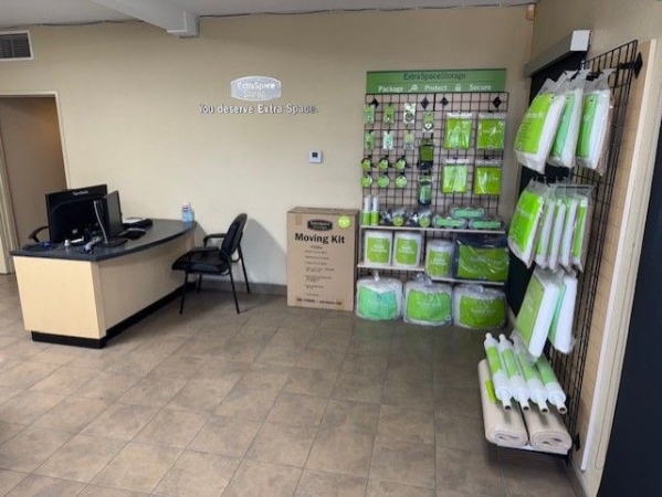 Facility photo: //images.sparefoot.com/medium/2291036994340090ef3.jpg