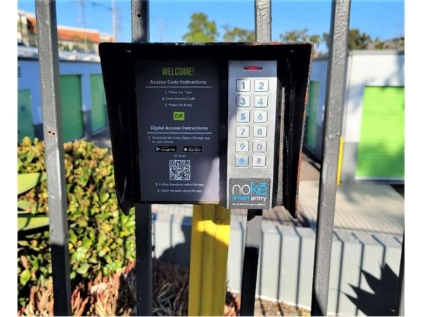 Facility photo: //images.sparefoot.com/medium/22910469943457b4df0.jpg