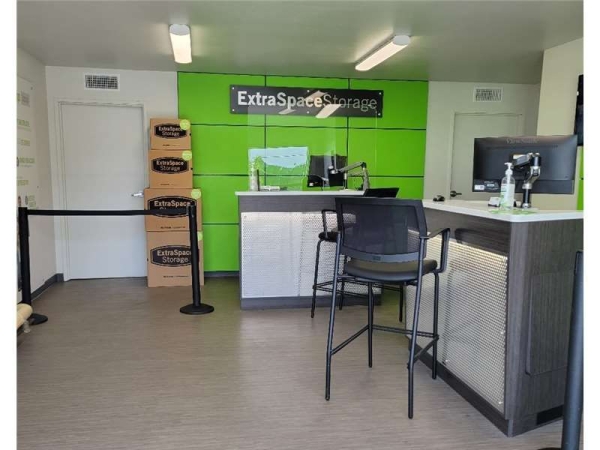 Facility photo: //images.sparefoot.com/medium/22910469943458921de.jpg