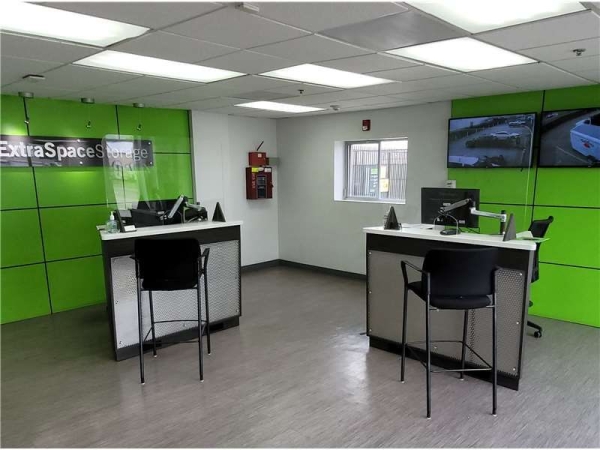 Facility photo: //images.sparefoot.com/medium/229109699433f6290d8.jpg