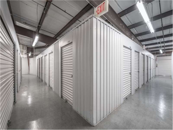 Facility photo: //images.sparefoot.com/medium/229109699433f79bb20.jpg