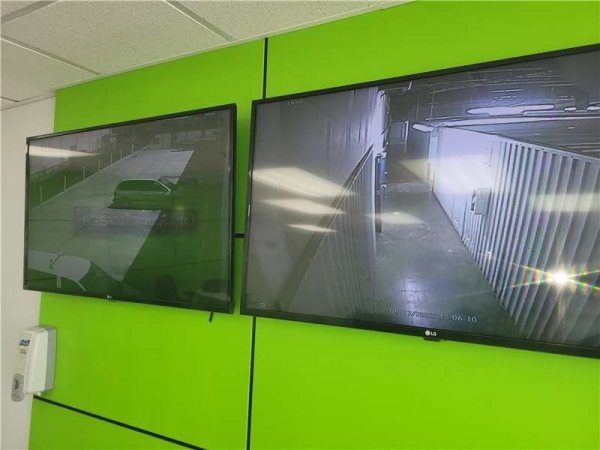 Facility photo: //images.sparefoot.com/medium/229109699433f966b3c.jpg